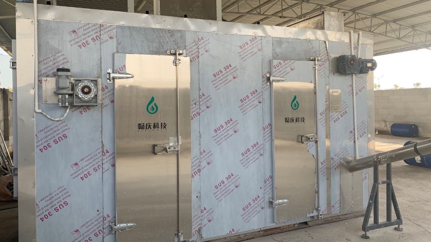 臺州達辰藥業(yè)污泥低溫干化機應用