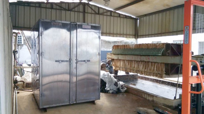 蘇州弘森藥業(yè)污泥低溫干化機應(yīng)用