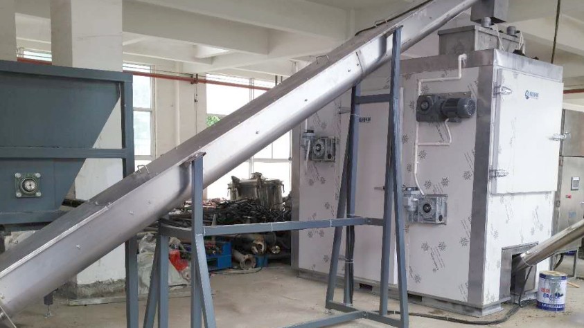 江蘇東岳藥業(yè)污泥低溫干化機應(yīng)用