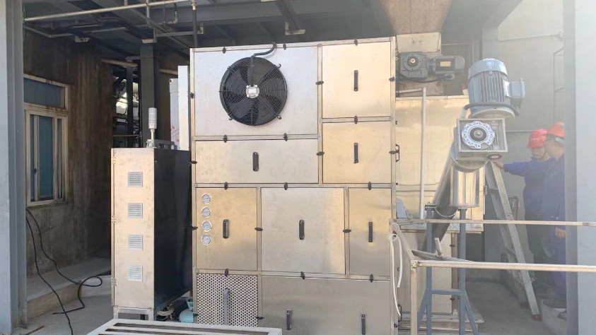 浙江天宇藥業(yè)污泥低溫干化機應用