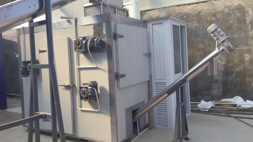 浙江新東港藥業(yè)污泥低溫干化機應用